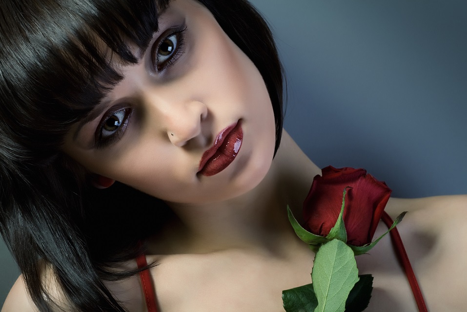 Lady-with-red-rose_medium